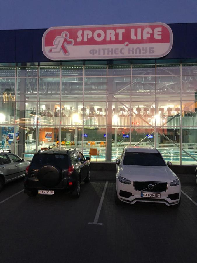 Новая Красивая Квартира. Tcherkássi Exterior foto